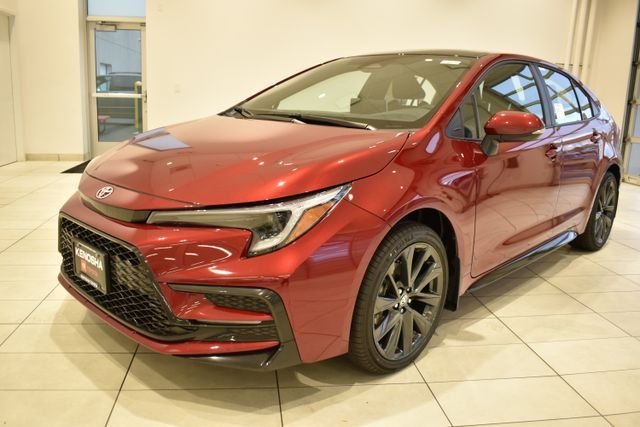 New 2026 Ruby Flare Pearl with Midnight Black Metallic roof <sup>1</sup> Toyota  SE image 2