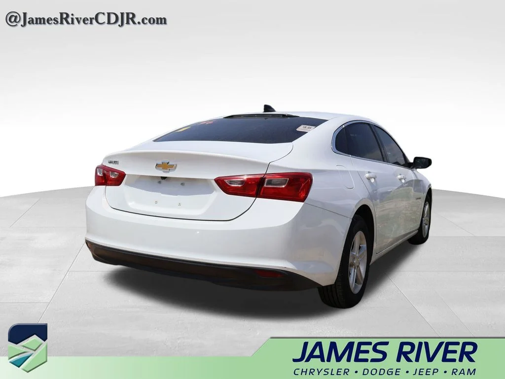 Used 2022 White Chevrolet LS image 12
