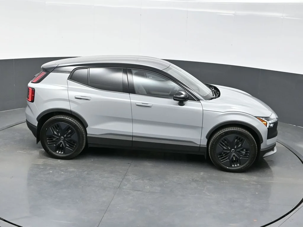 New 2026 Vapour Grey Volvo Twin Motor Cross Country Ultra image 39