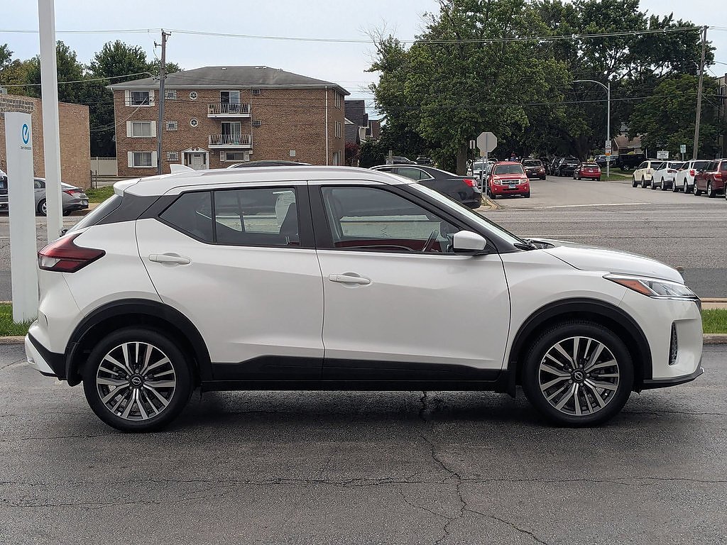 Used 2022 Aspen White Tricoat Nissan SV image 34