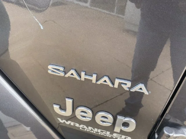 Used 2019 Granite Crystal Clearcoat Metallic Jeep Unlimited Sahara image 25