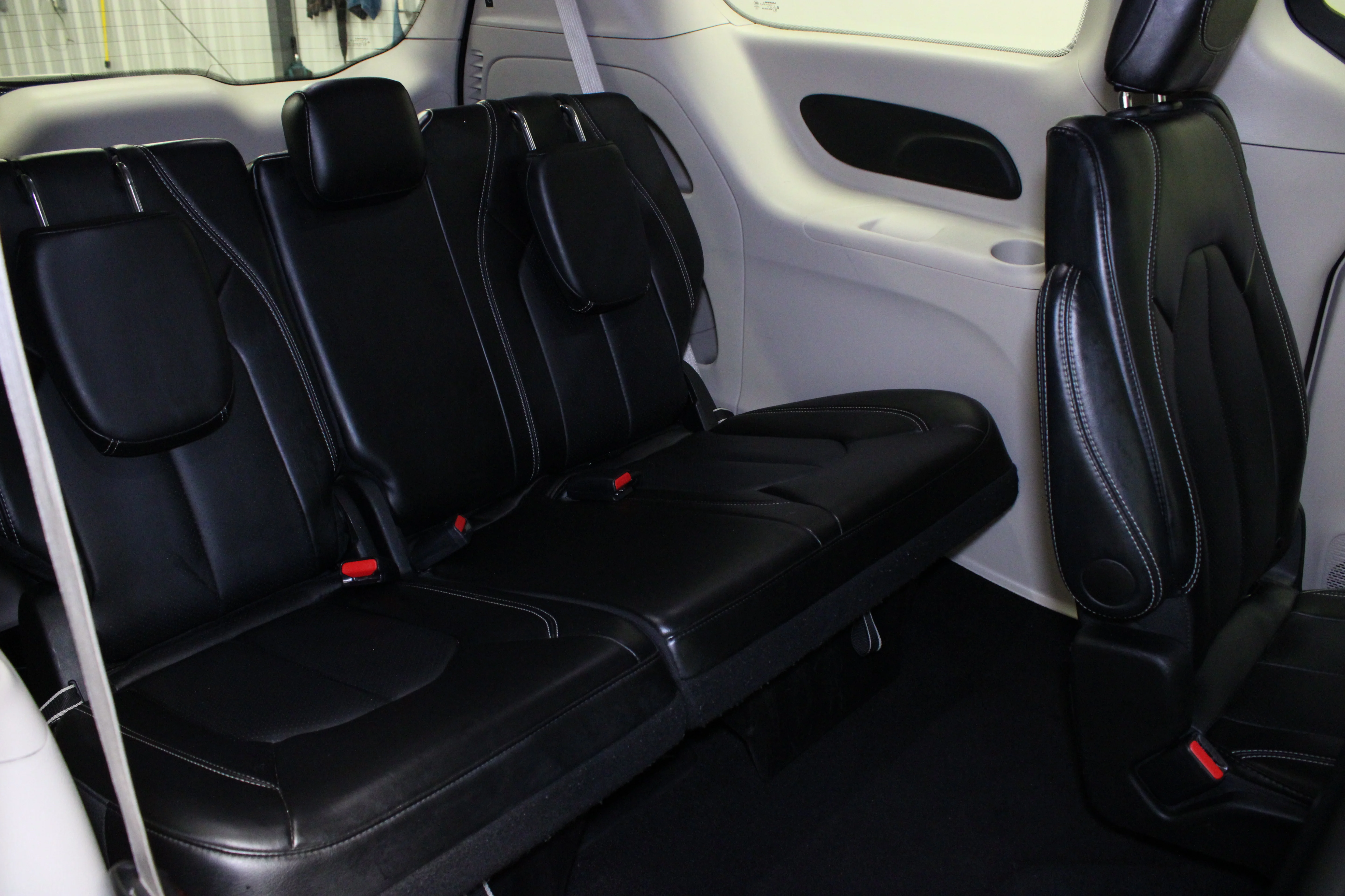 Used 2024 Diamond Black Crystal Pearlcoat Chrysler Touring L image 16