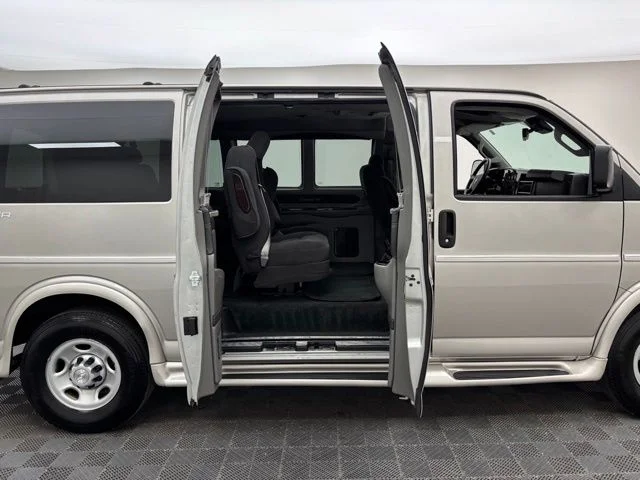 Used 2019 Silver Ice Metallic Chevrolet Explorer Limited SE image 7