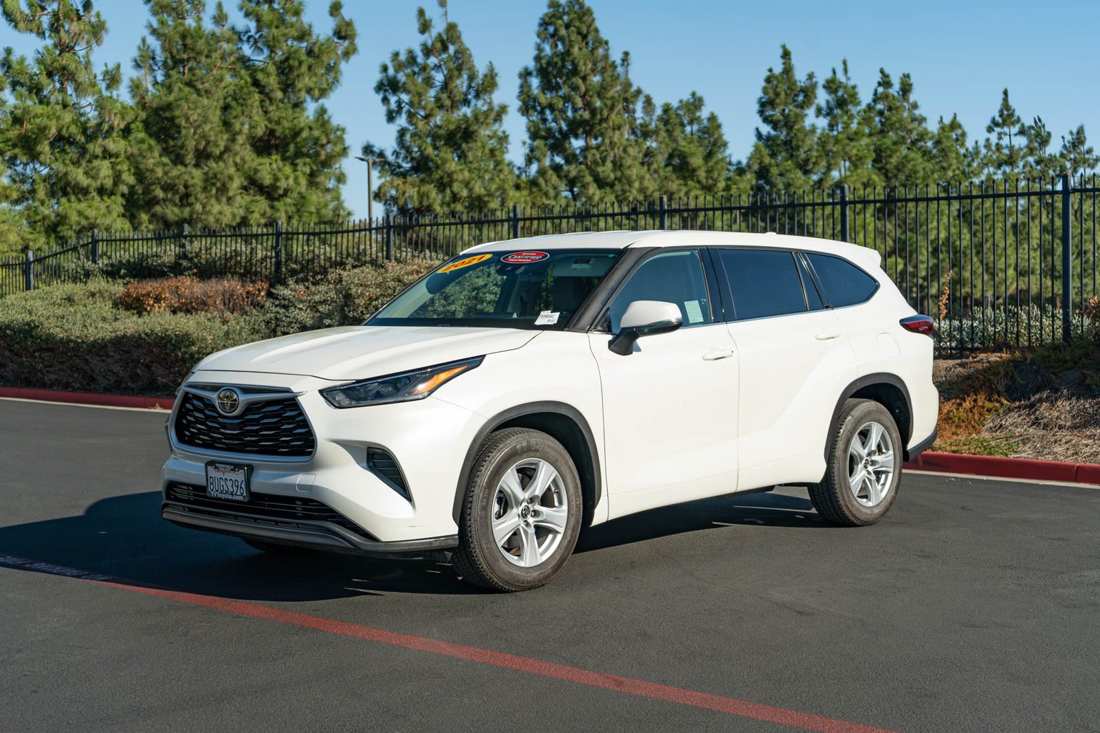 Certified Used 2021 Blizzard Pearl Toyota L image 3