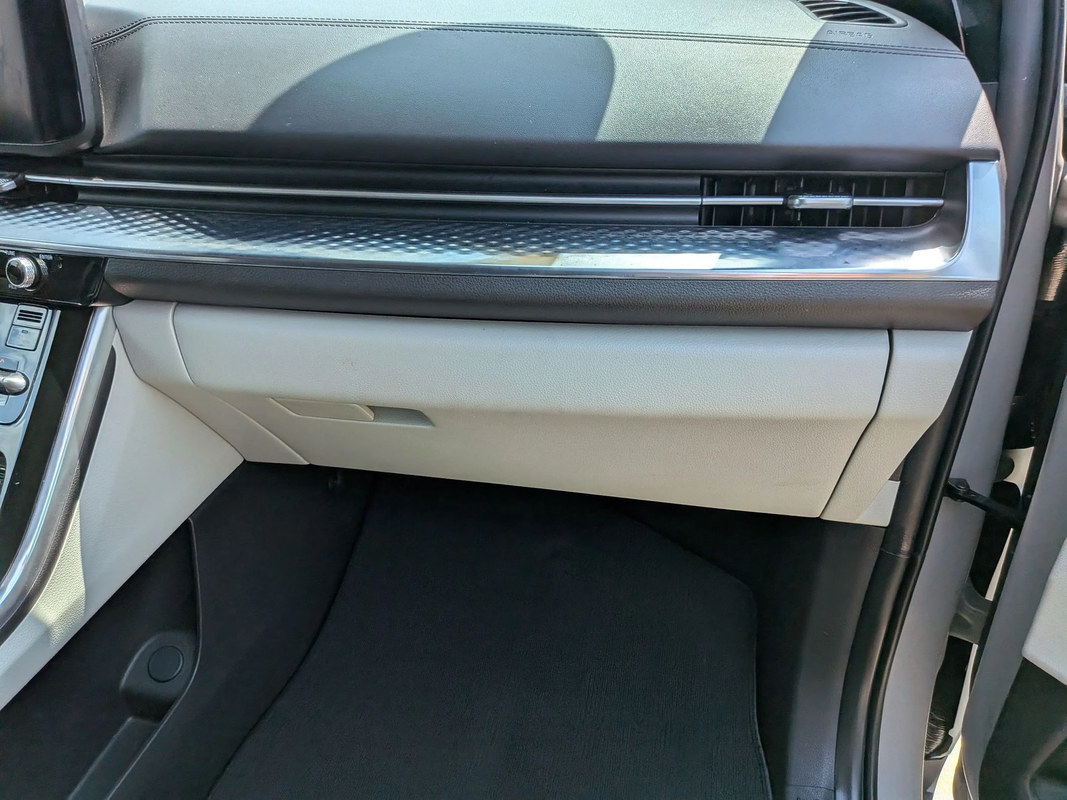Used 2024 Ceramic Silver Kia SX Prestige image 29