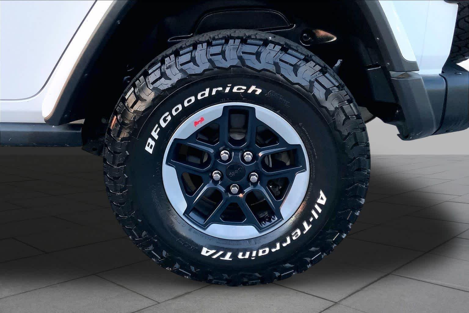 Used 2019 Bright White Clearcoat Jeep Rubicon image 10