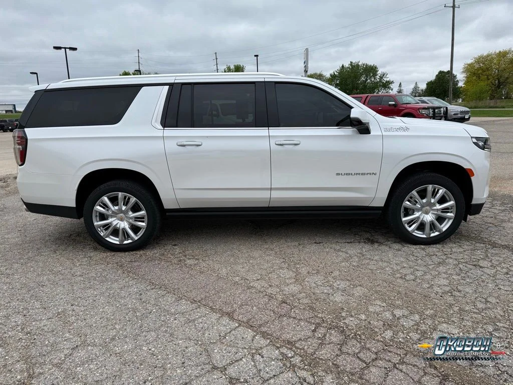 Used 2024 Beige Chevrolet High Country image 2