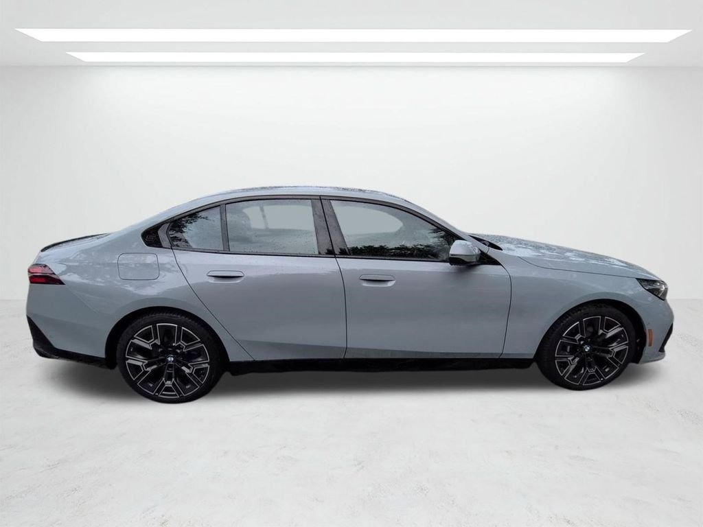 New 2027 Gray Metallic BMW 530i image 3
