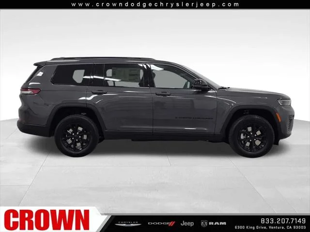 New 2026 Baltic Gray Metallic Clearcoat Jeep Laredo image 4
