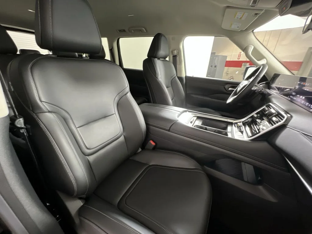 2025 Nissan Armada SV - Photo 26