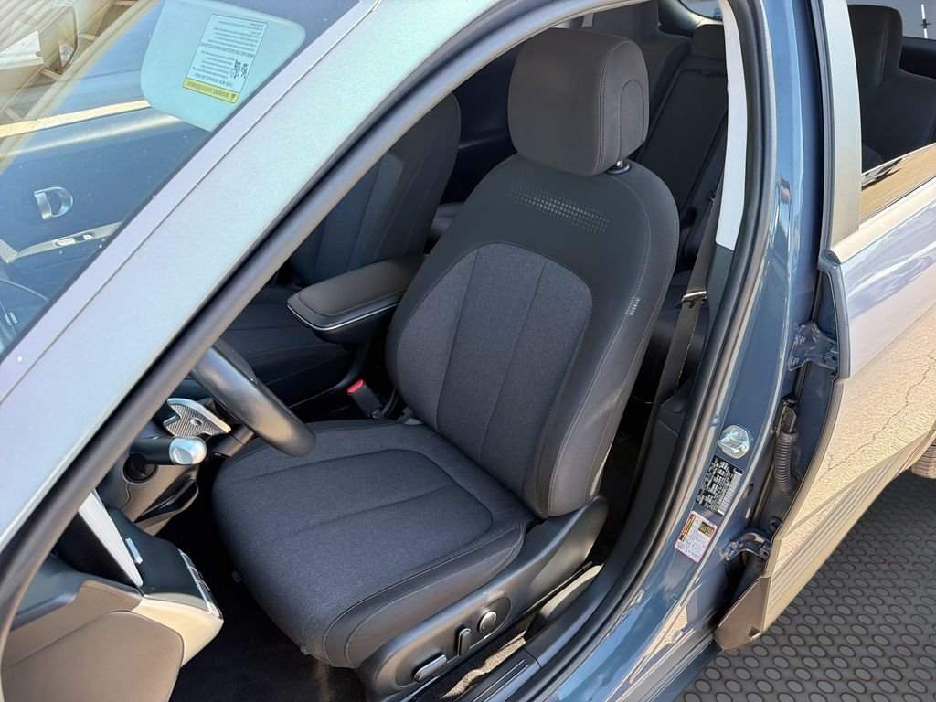 Used 2023 Green Hyundai SE image 13