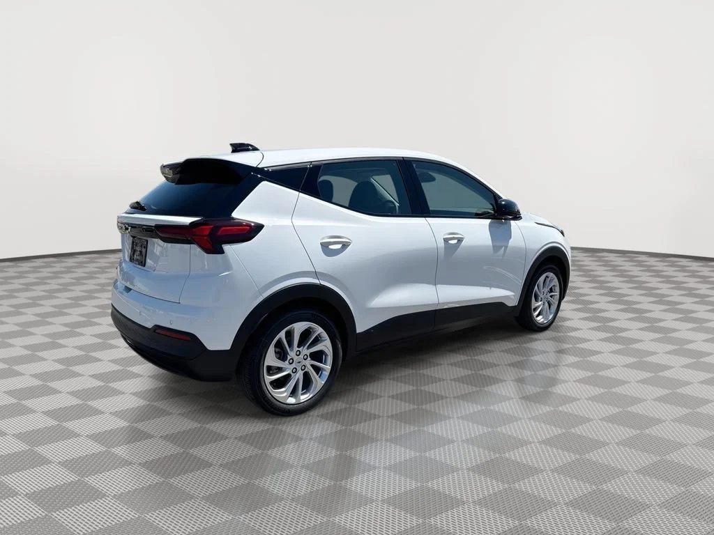 New 2027 Summit White Chevrolet LT image 9