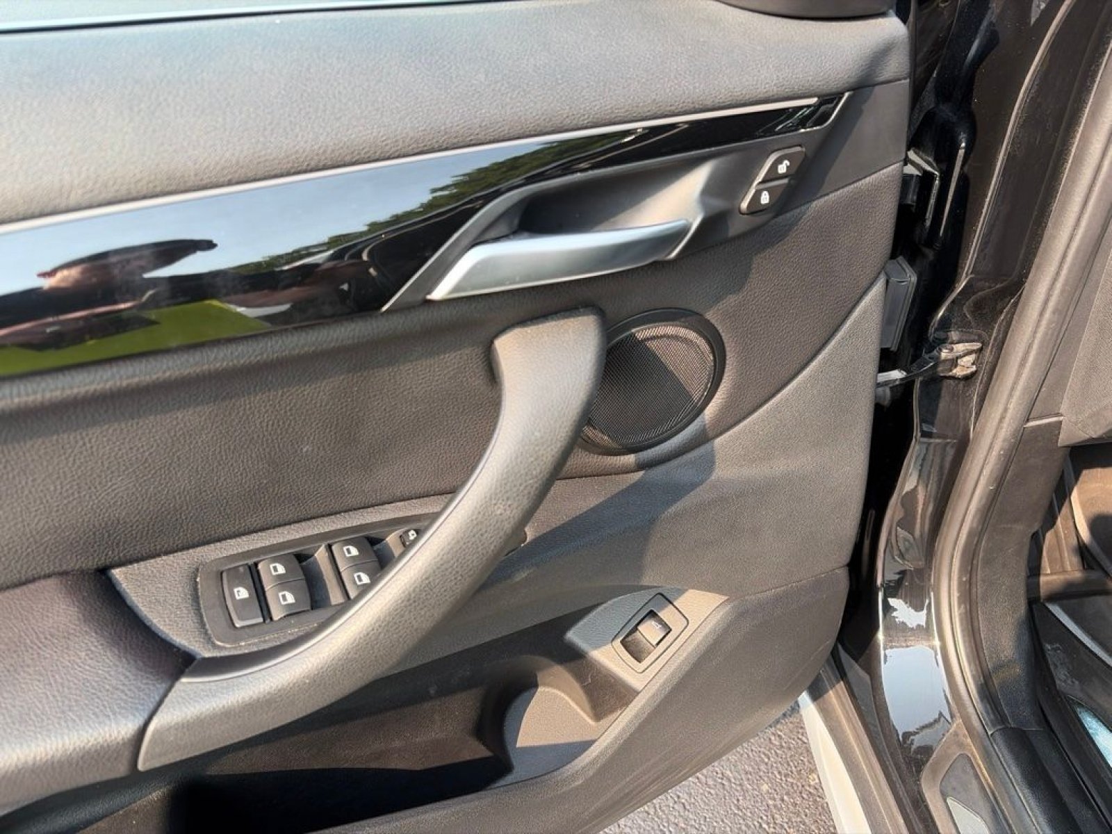 Used 2018 Jet Black BMW xDrive28i image 14