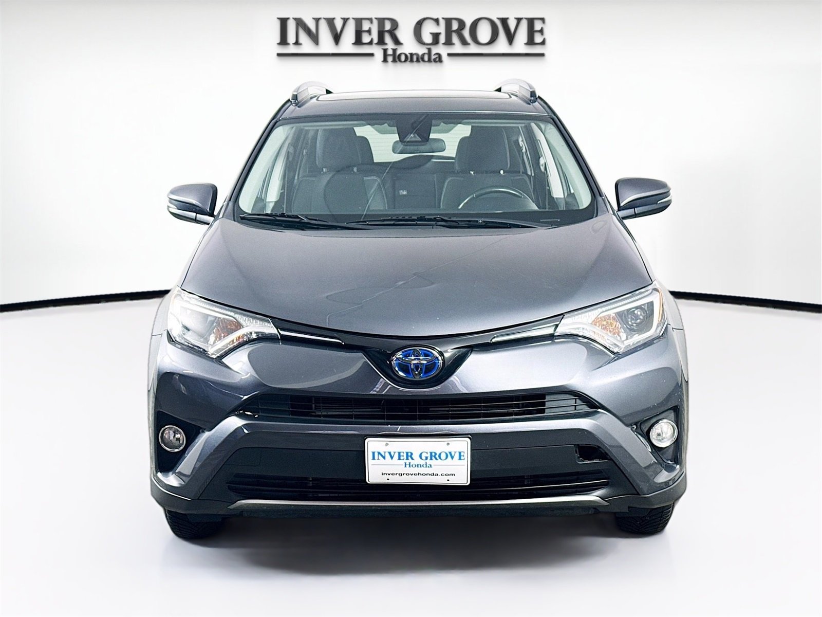 Used 2018 Toyota RAV4 XLE with VIN JTMRJREV8JD218338 for sale in Inver Grove Heights, Minnesota