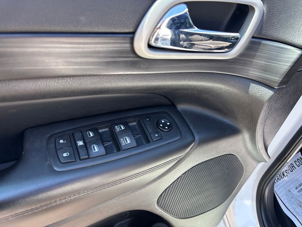 Used 2021 White Jeep Laredo X image 20