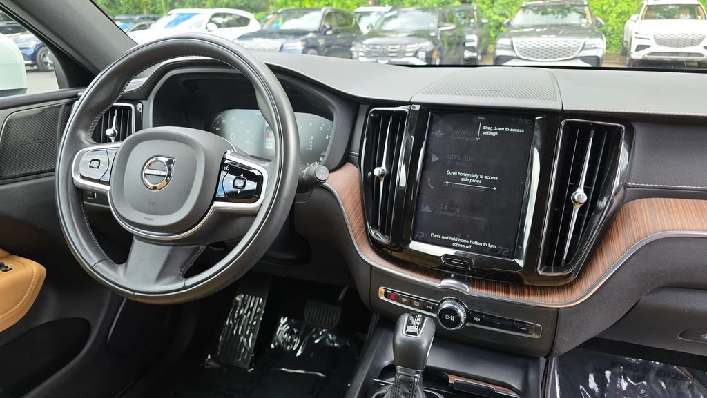 Used 2020 White Volvo T5 Inscription image 11