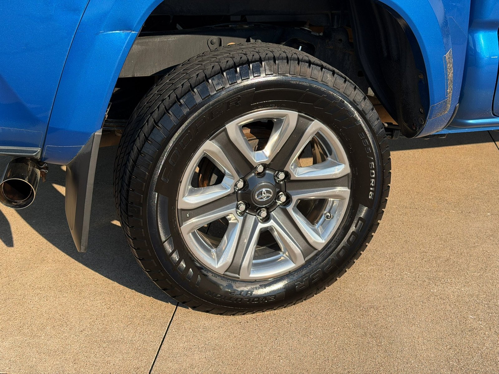 Used 2017 Blazing Blue Pearl Toyota Limited image 8