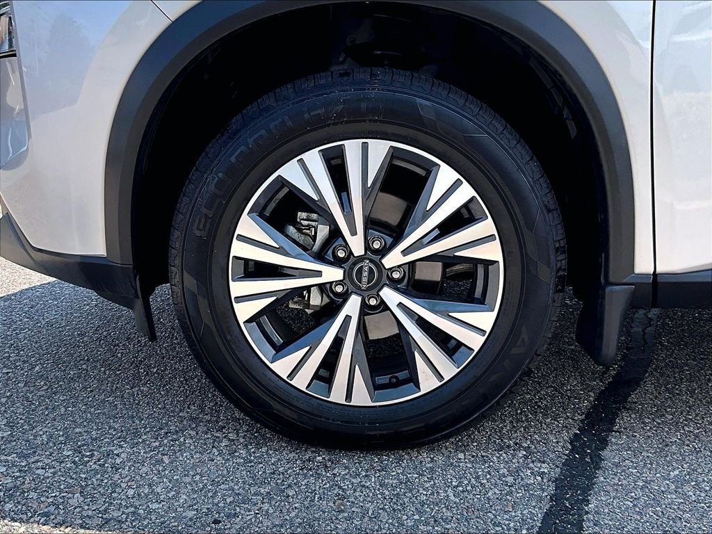 Used 2023 Silver Nissan SV image 7