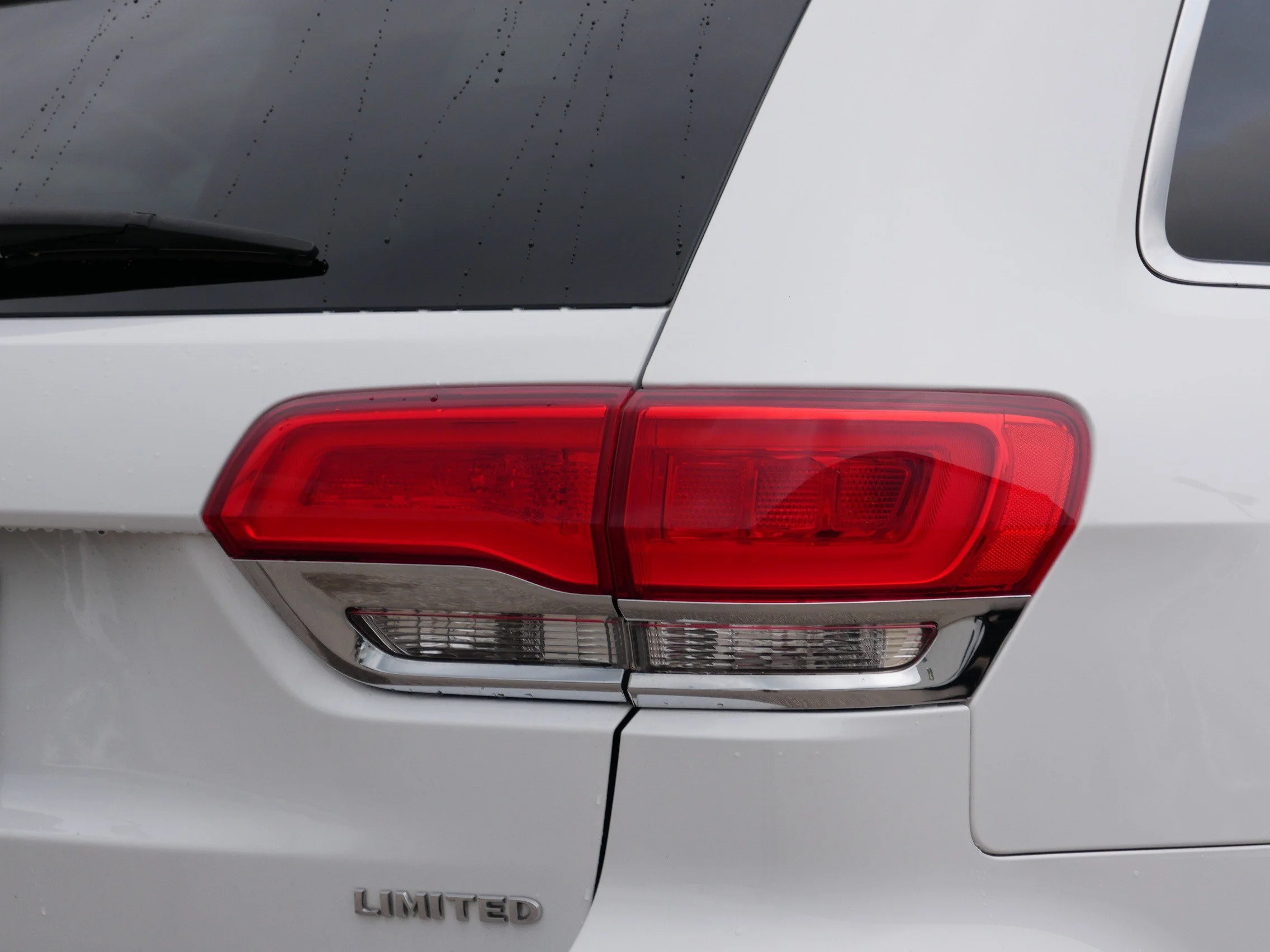 Used 2016 Bright White Clearcoat Jeep Limited image 17