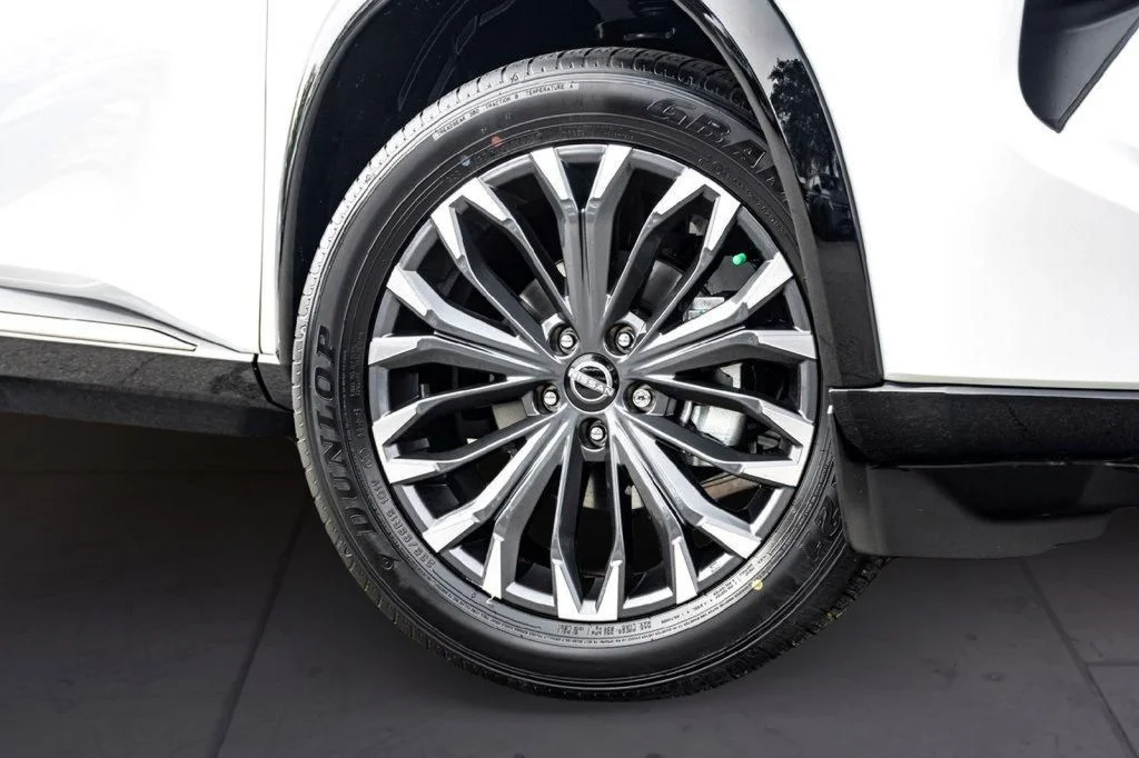 New 2026 White Nissan Platinum image 2