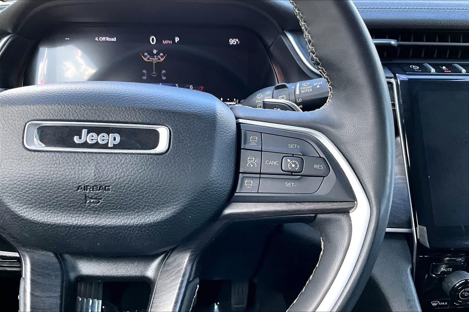 Used 2023 Rocky Mountain Pearlcoat Jeep Limited image 25