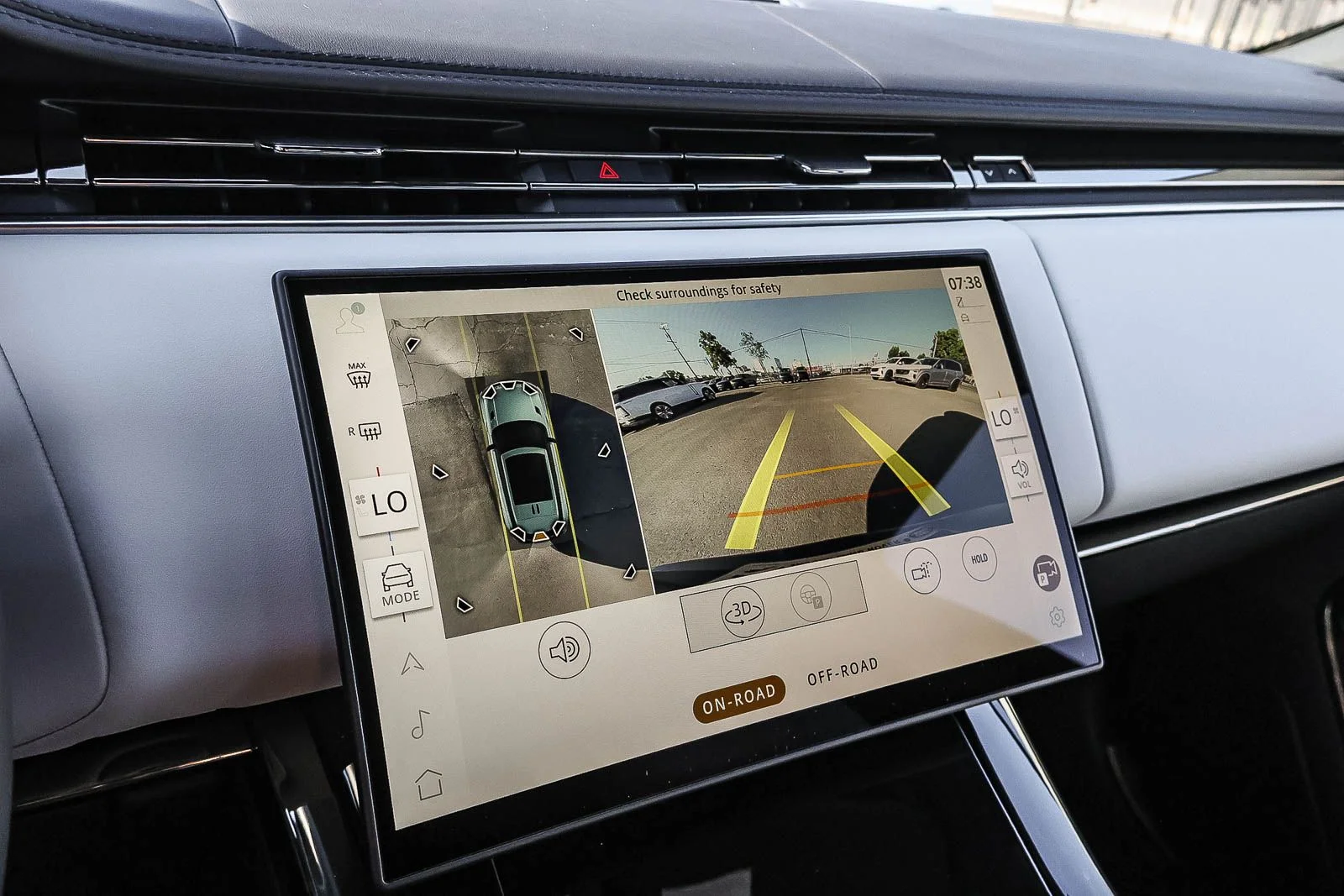 New 2026 Borasco Grey Land Rover SE image 32