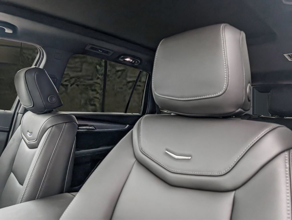 2025 Cadillac XT6 Luxury - Photo 11