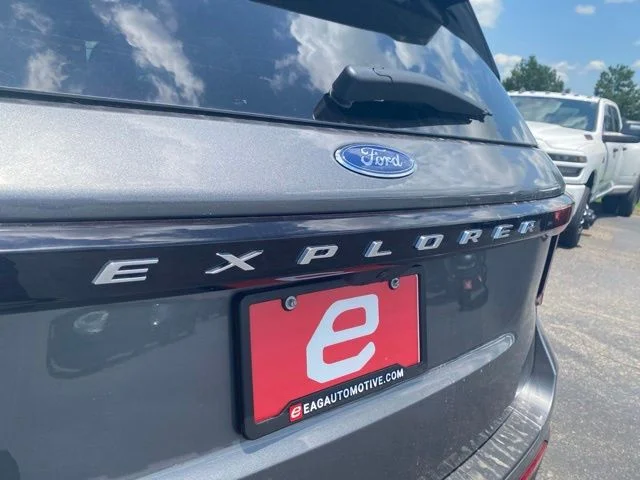 New 2026 Carbonized Gray Metallic Ford Active image 35