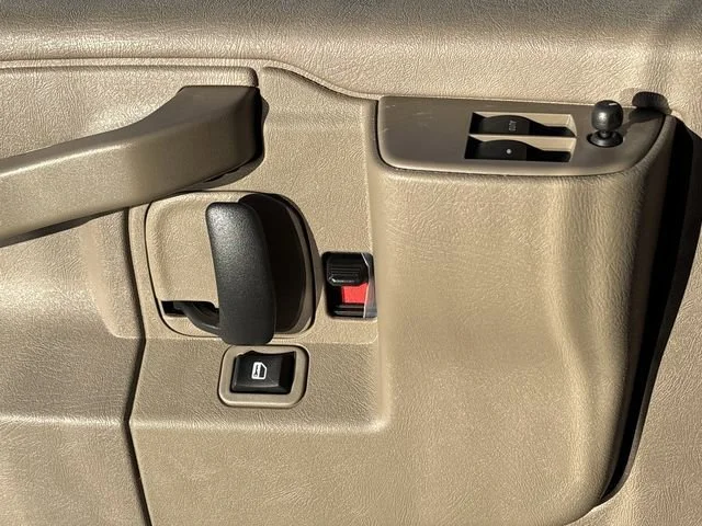 2025 GMC Savana Cargo Work Van - Photo 20
