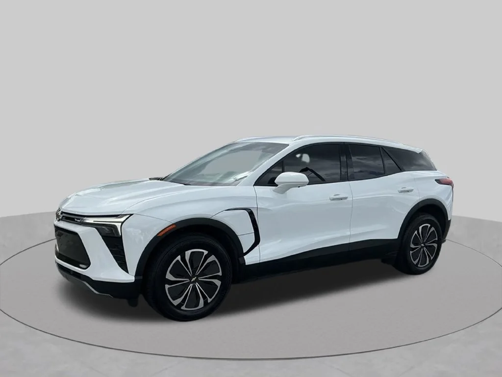 Used 2024 White Chevrolet LT image 2