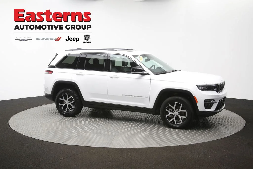 Used 2025 White Jeep Limited image 50