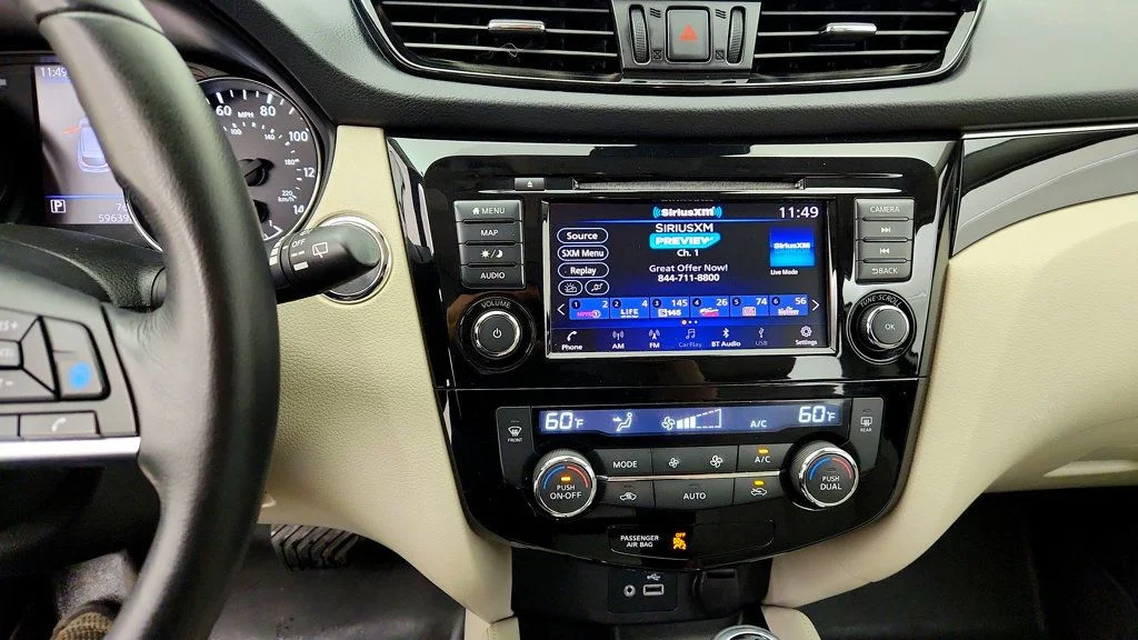 Used 2019 Pearl White Tricoat Nissan AWD SL w/ Premium Package, Moonroof & Bose Audio image 18