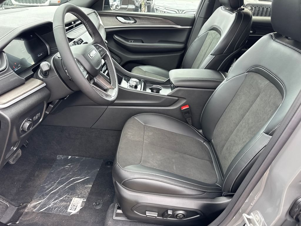 New 2027 Sting-Gray Clearcoat Jeep Laredo Altitude image 23