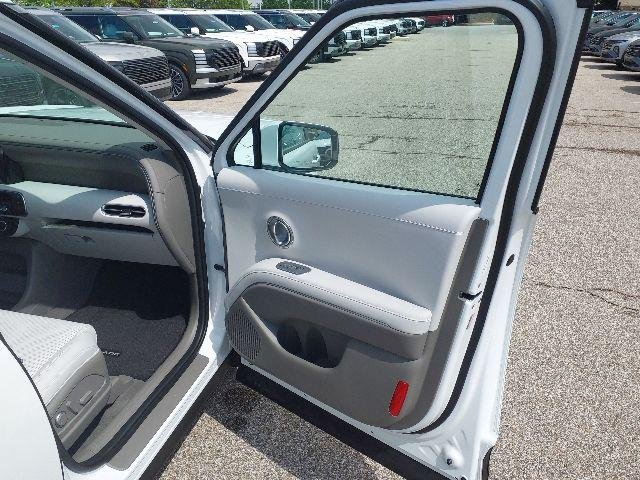 New 2026 White Pearl Hyundai SEL Premium image 32