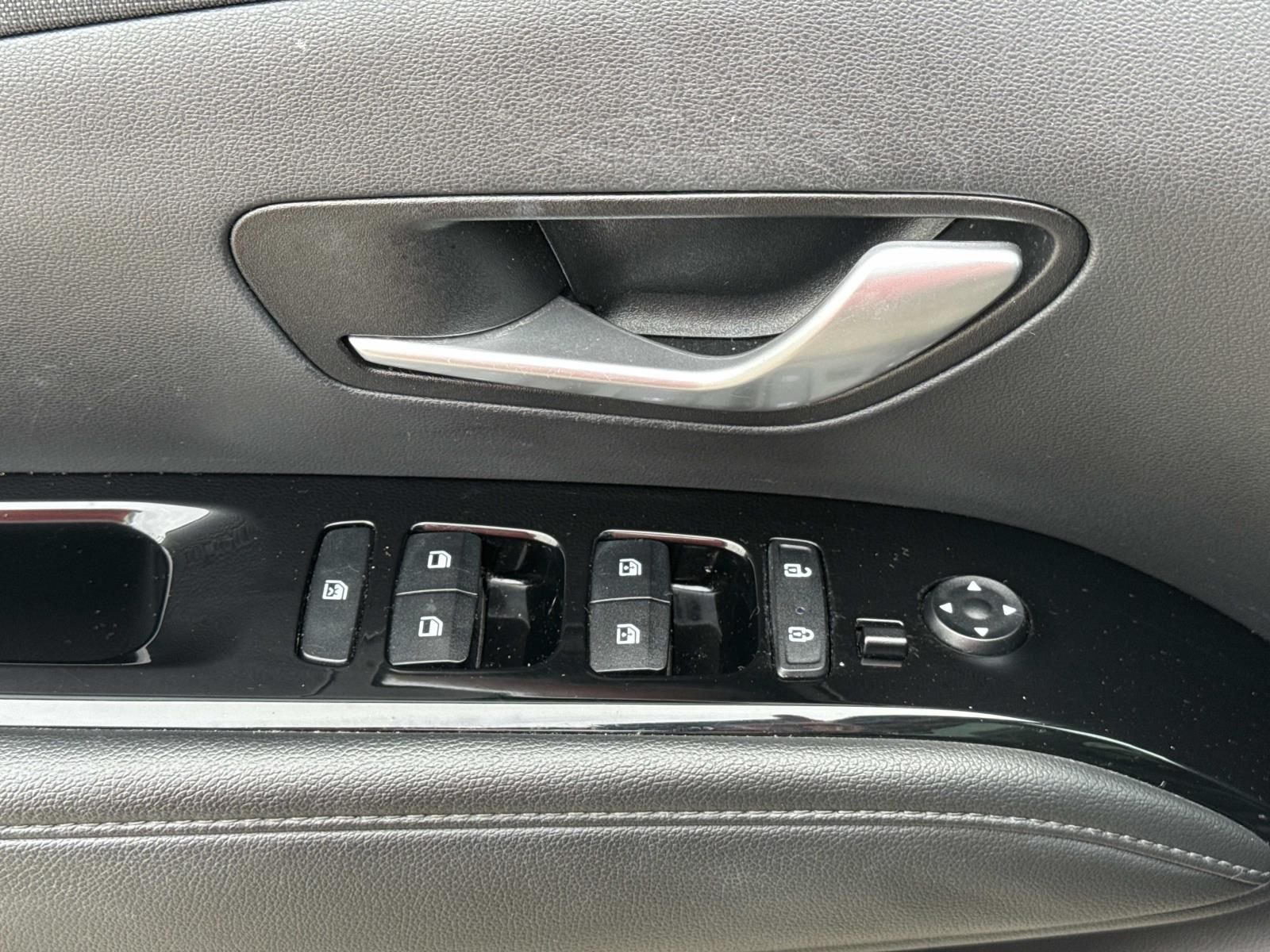Used 2022 Black Hyundai Limited image 19