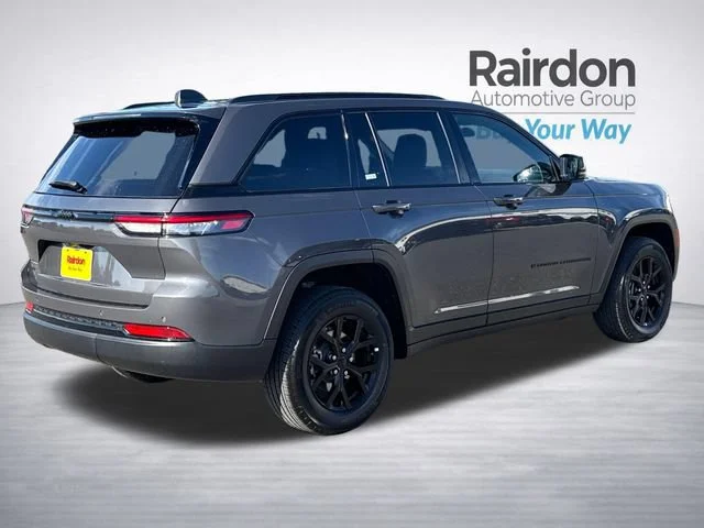 Used 2025 Baltic Gray Metallic Clearcoat Jeep Altitude image 7