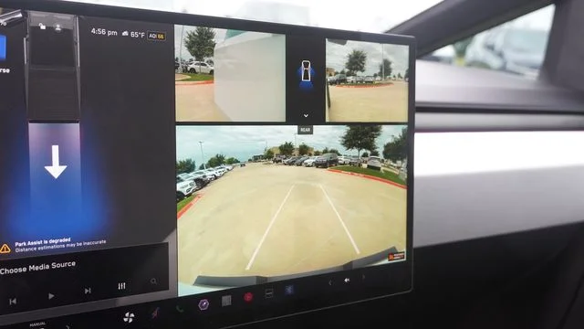 2024 Tesla Cybertruck Base - Photo 24