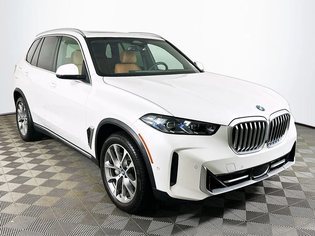 Used 2026 White Metallic BMW xDrive40i image 3