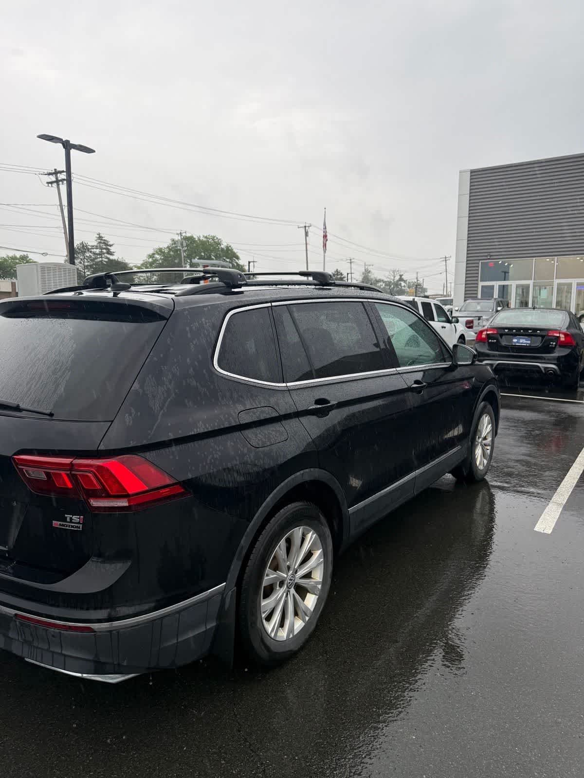 Used 2018  Volkswagen SE image 4