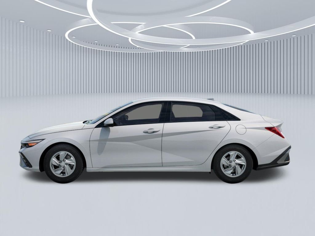 New 2026 White Hyundai SE image 3