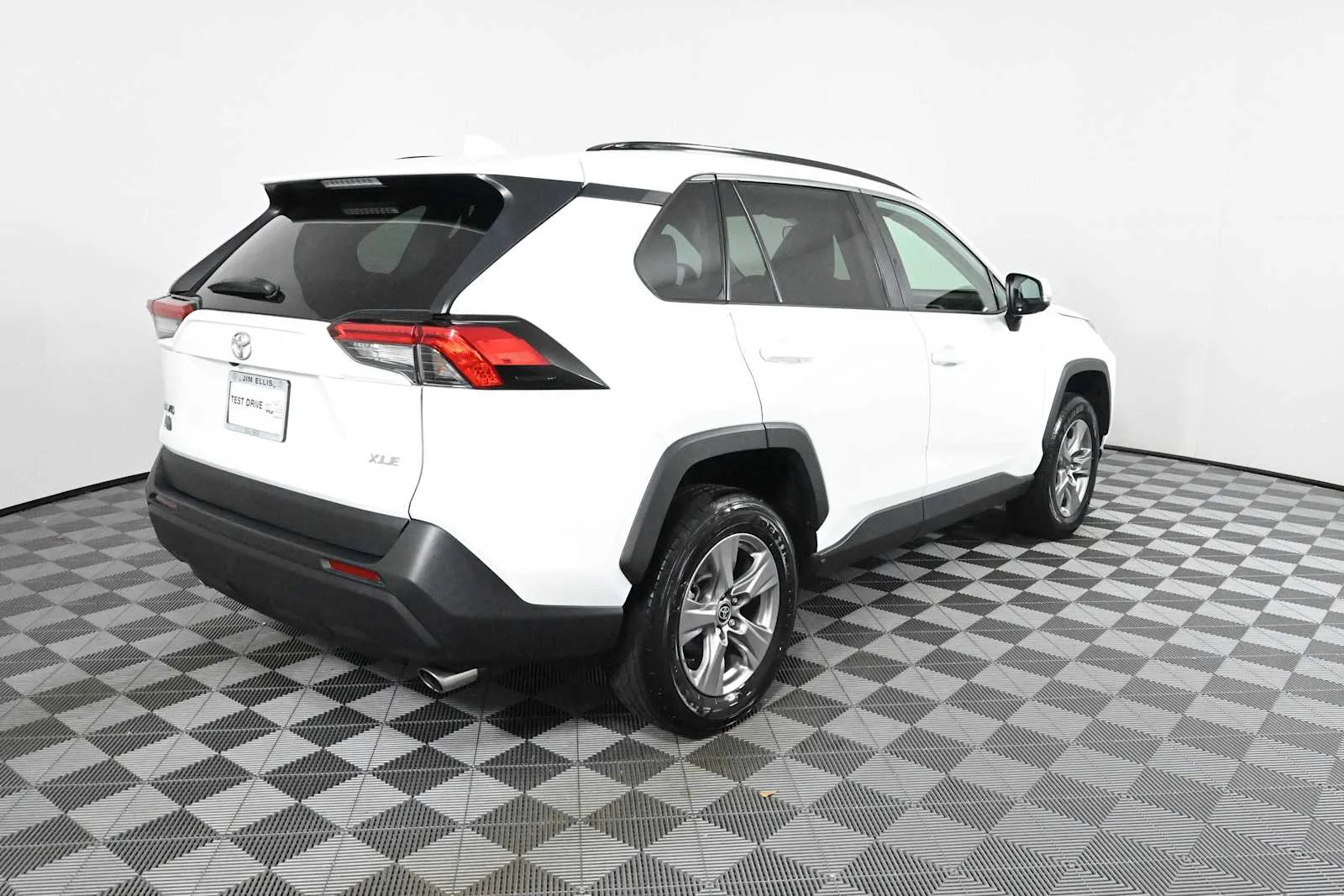 Used 2024 Ice Cap Toyota XLE image 6