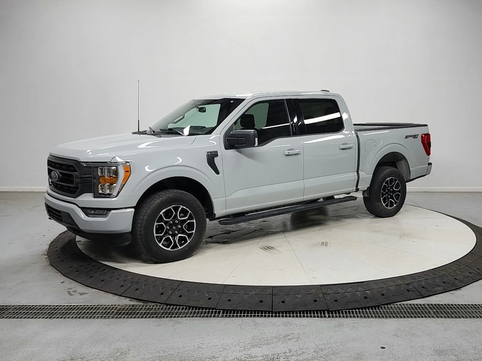 Used 2023 Avalanche Ford XLT image 4