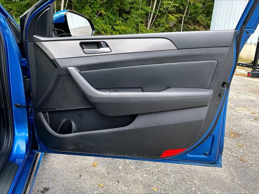 Used 2018 Electric Blue Hyundai Sport image 12
