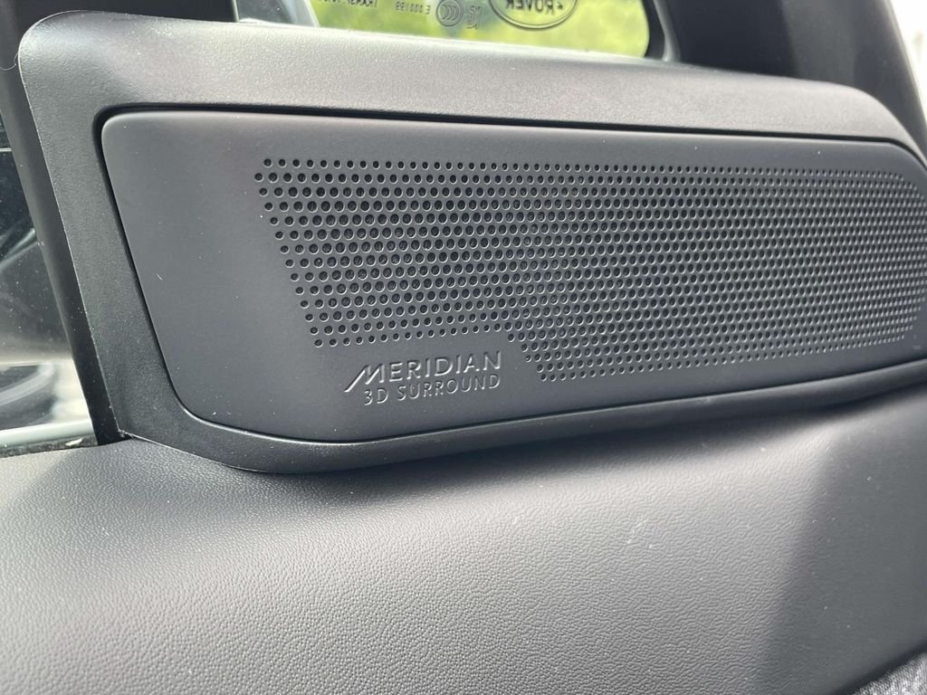 New 2026 Borasco Grey Land Rover SE image 34
