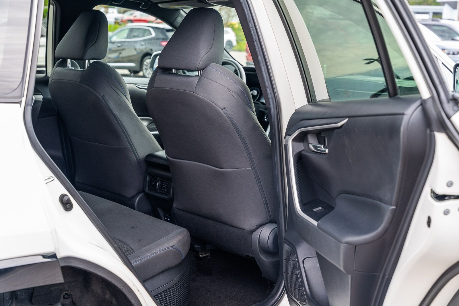2022 Toyota RAV4 SE - Photo 13