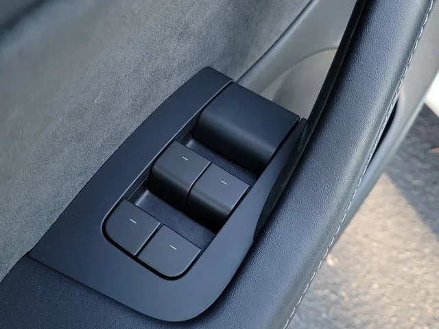 Used 2023 White Tesla Base image 10