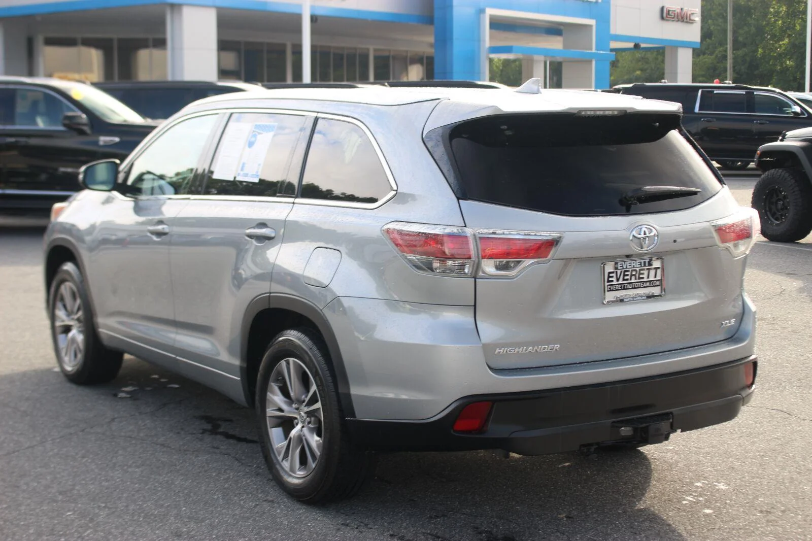 Used 2015  Toyota XLE image 4
