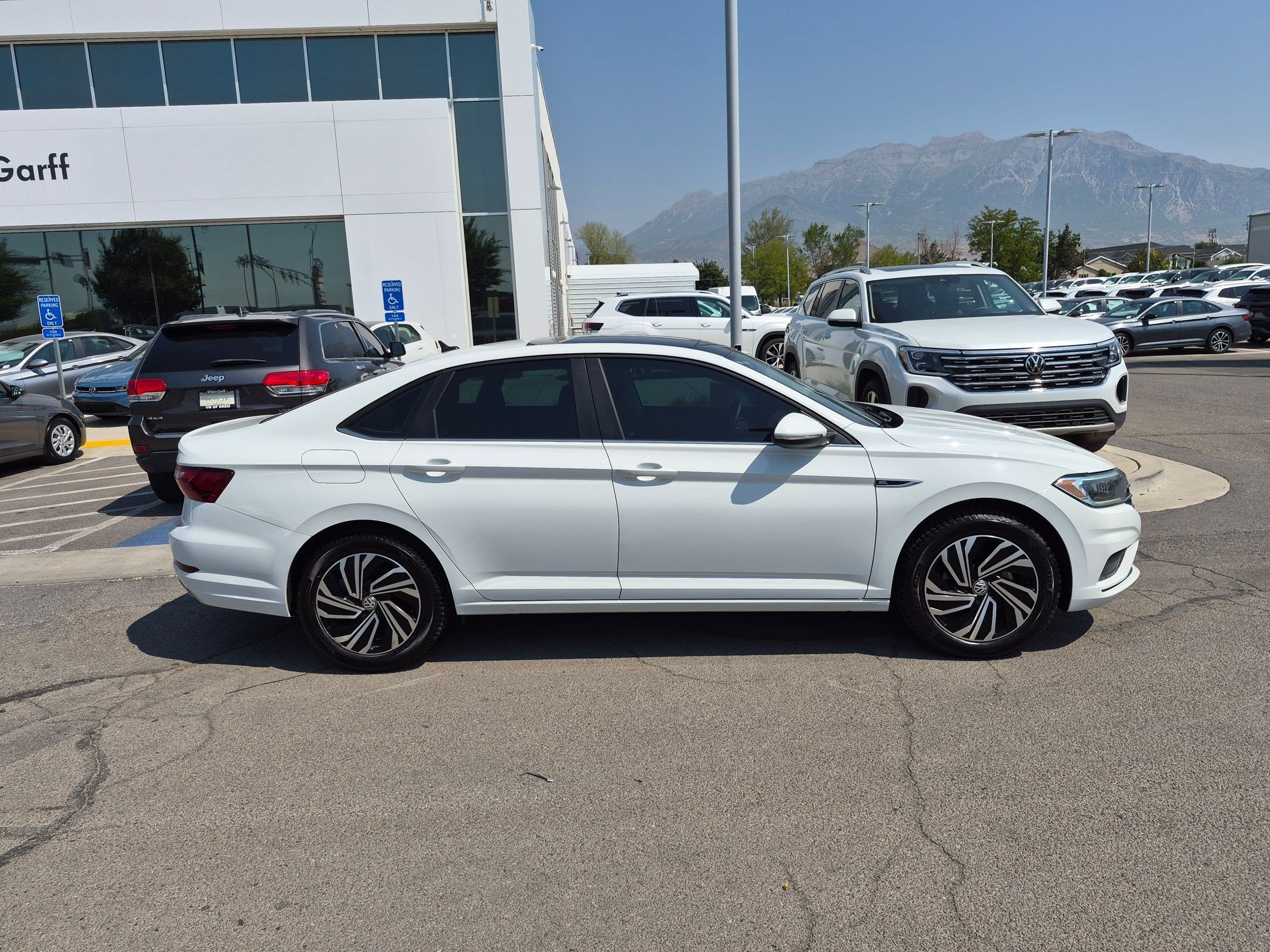Used 2021 Pure White Volkswagen SEL Premium image 2