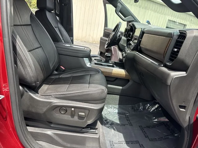 Used 2022  Chevrolet High Country image 10