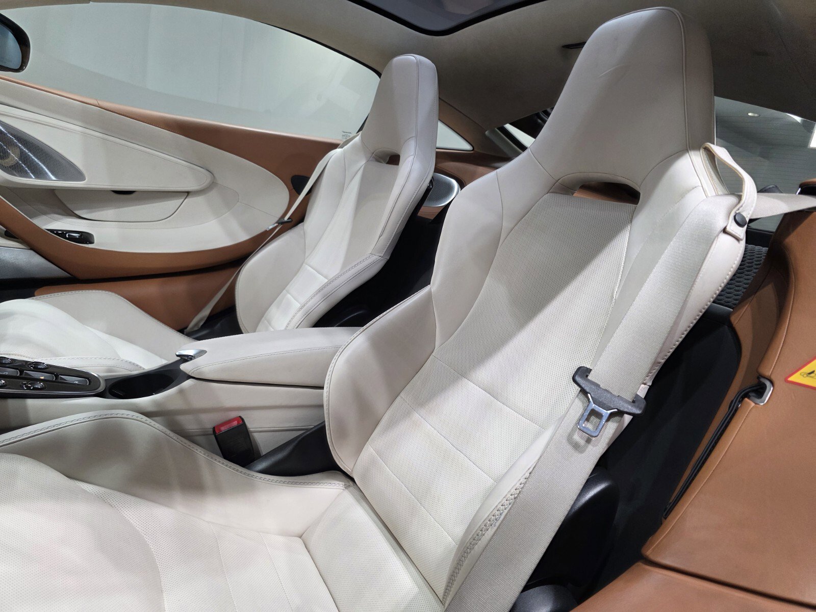 Used 2023 Aurora Blue McLaren  image 8